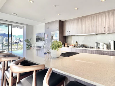 503-2411 Heather Street - 3