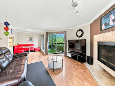 104-2181 Panorama Drive - 4