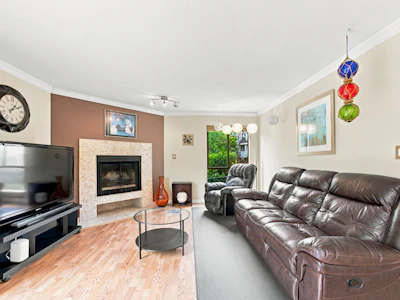 104-2181 Panorama Drive - 3