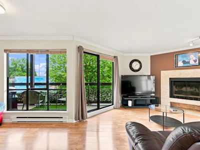 104-2181 Panorama Drive - 2