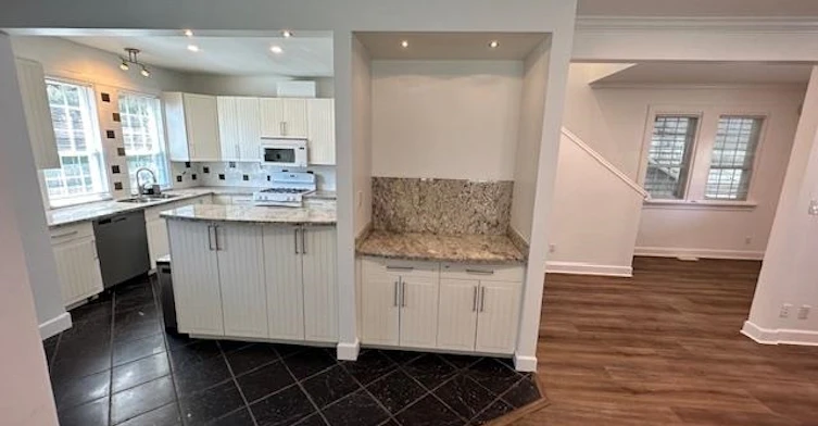 2878 W 8th Avenue, Vancouver, BC, V6K 2B9 - 12