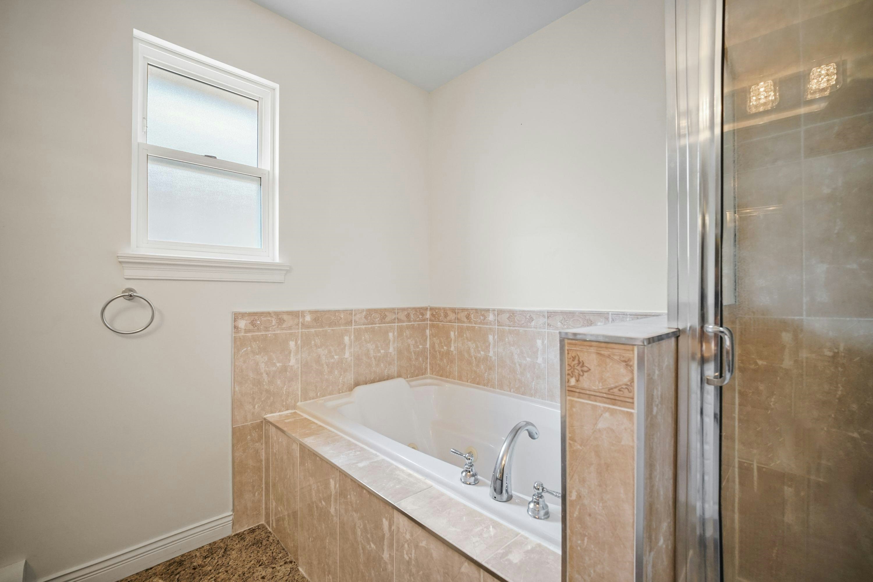 15554 Russell Avenue, Surrey, BC, V4B 2R3 - 21