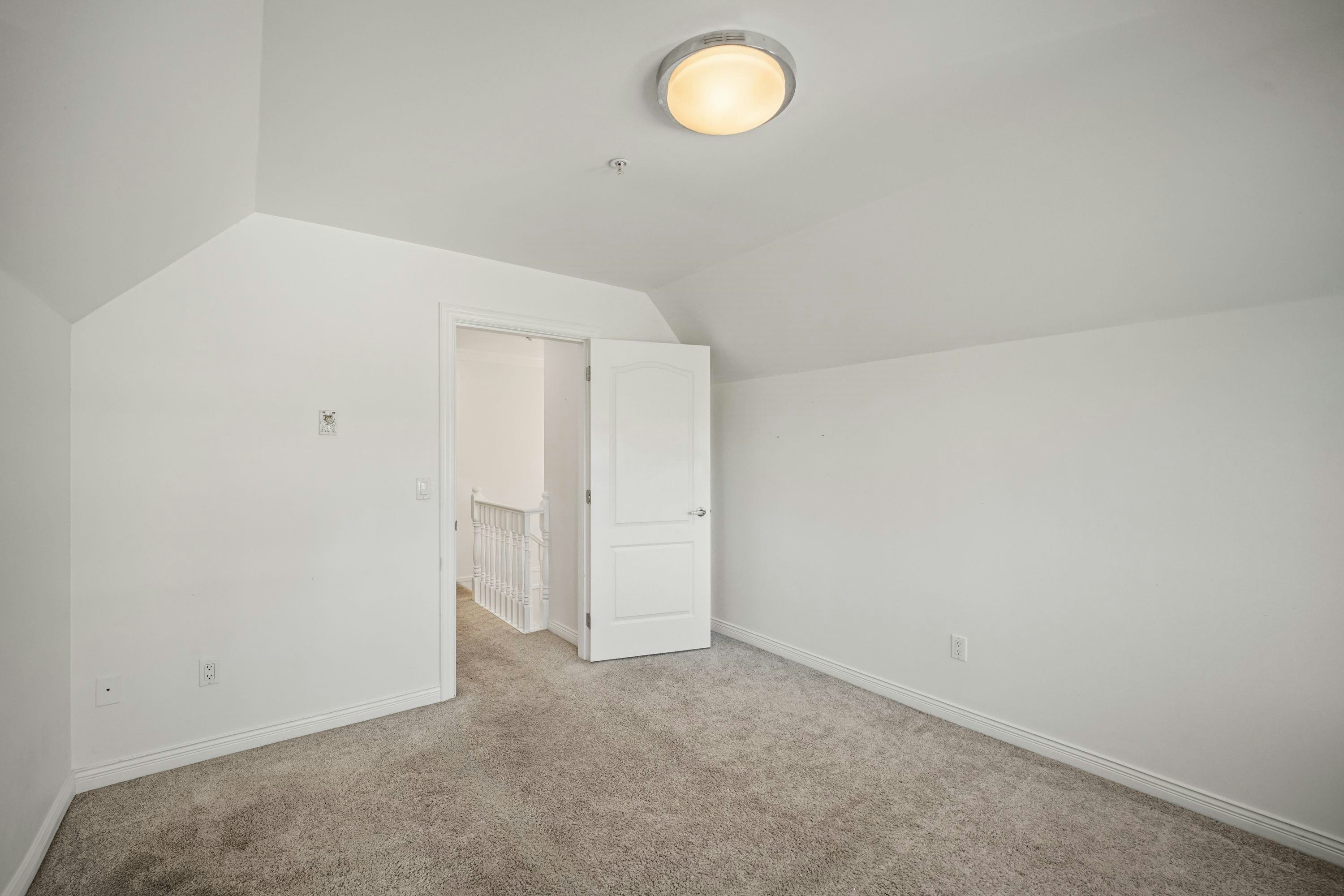 15554 Russell Avenue, Surrey, BC, V4B 2R3 - 23