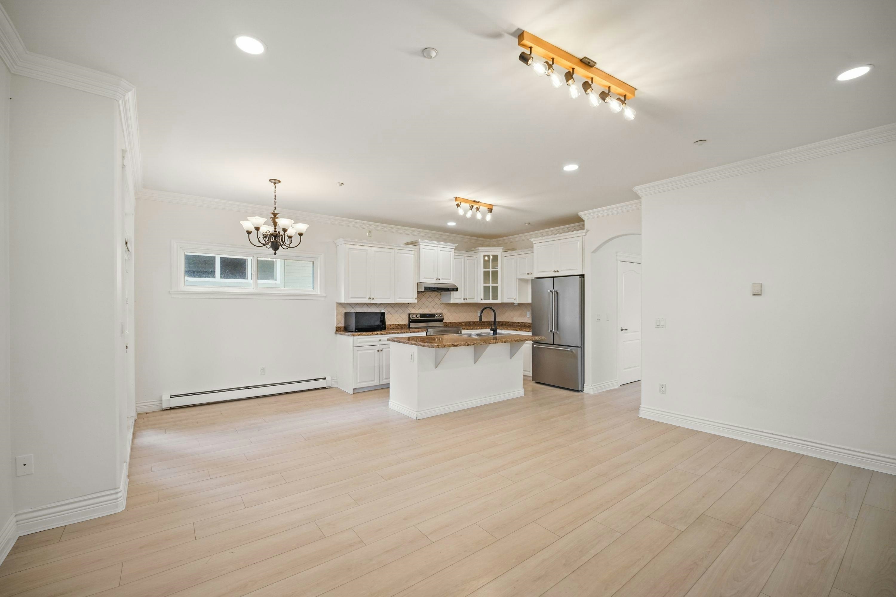 15554 Russell Avenue, Surrey, BC, V4B 2R3 - 13