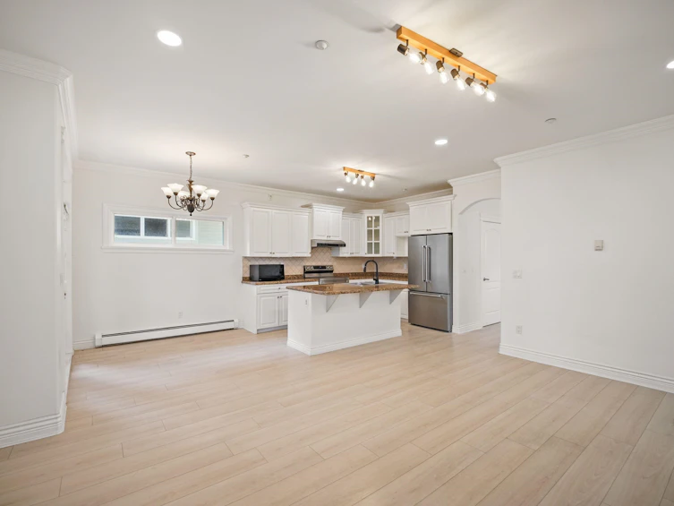 15554 Russell Avenue, Surrey, BC, V4B 2R3 - 13
