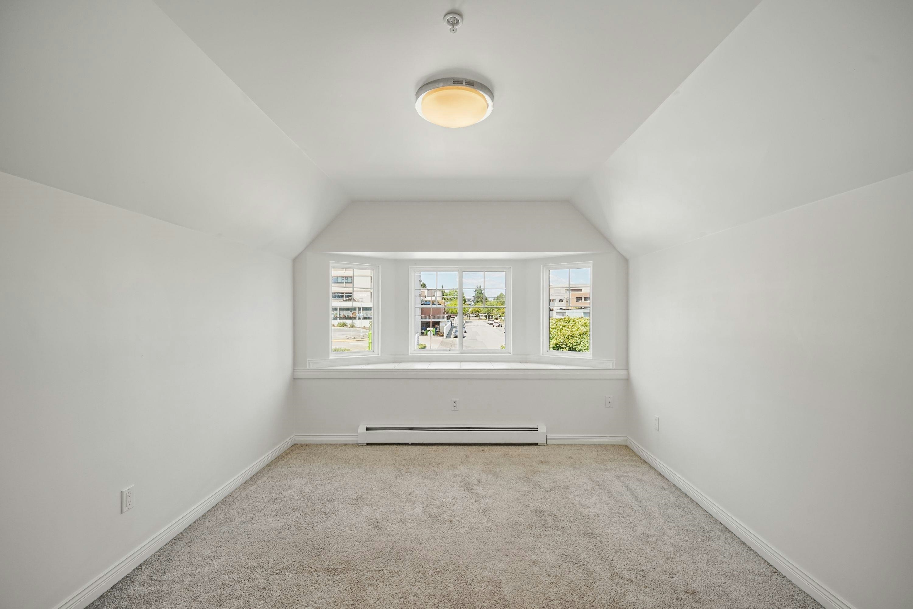 15554 Russell Avenue, Surrey, BC, V4B 2R3 - 17