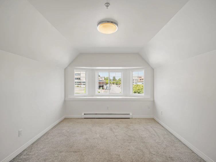 15554 Russell Avenue, Surrey, BC, V4B 2R3 - 17
