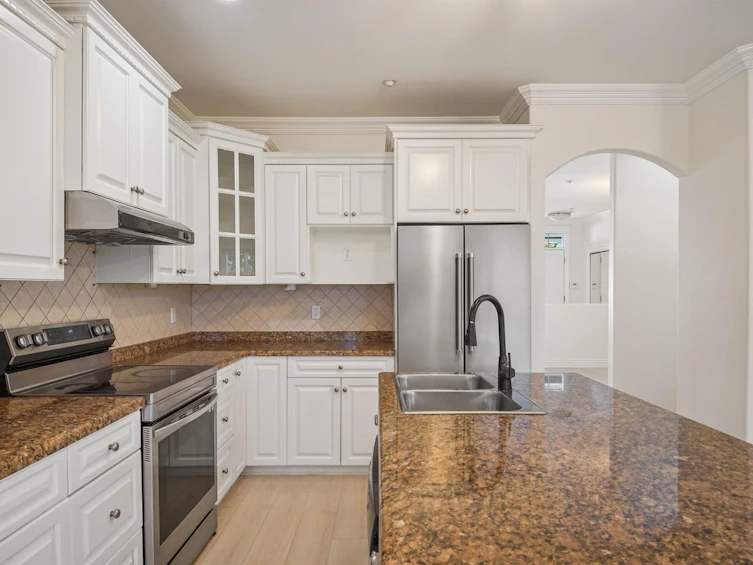 15554 Russell Avenue, Surrey, BC, V4B 2R3 - 9