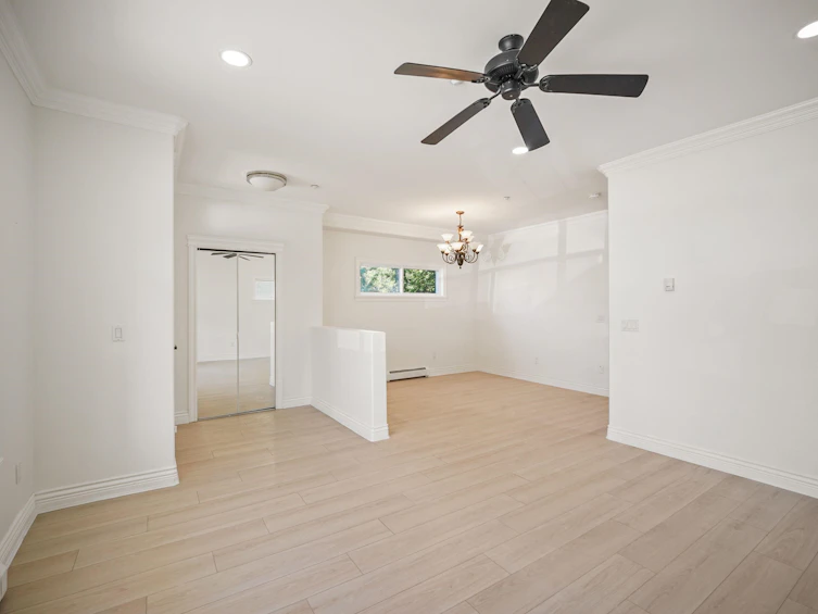 15554 Russell Avenue, Surrey, BC, V4B 2R3 - 2