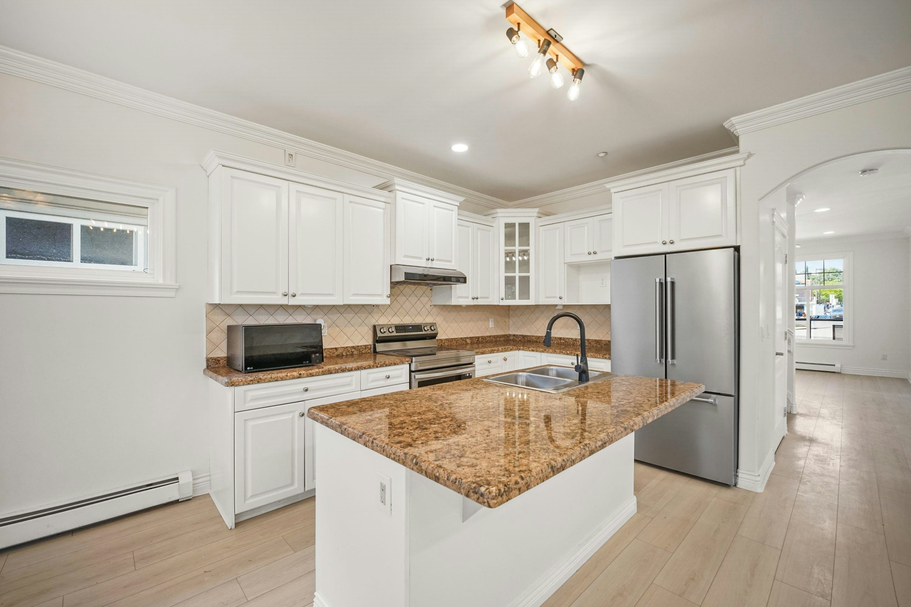 15554 Russell Avenue, Surrey, BC, V4B 2R3 - 8