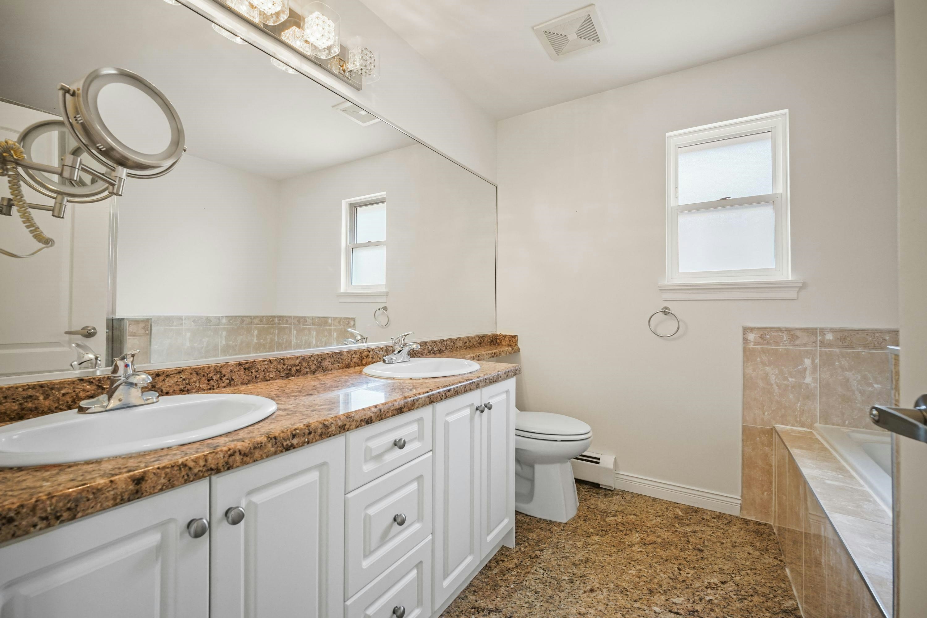 15554 Russell Avenue, Surrey, BC, V4B 2R3 - 20