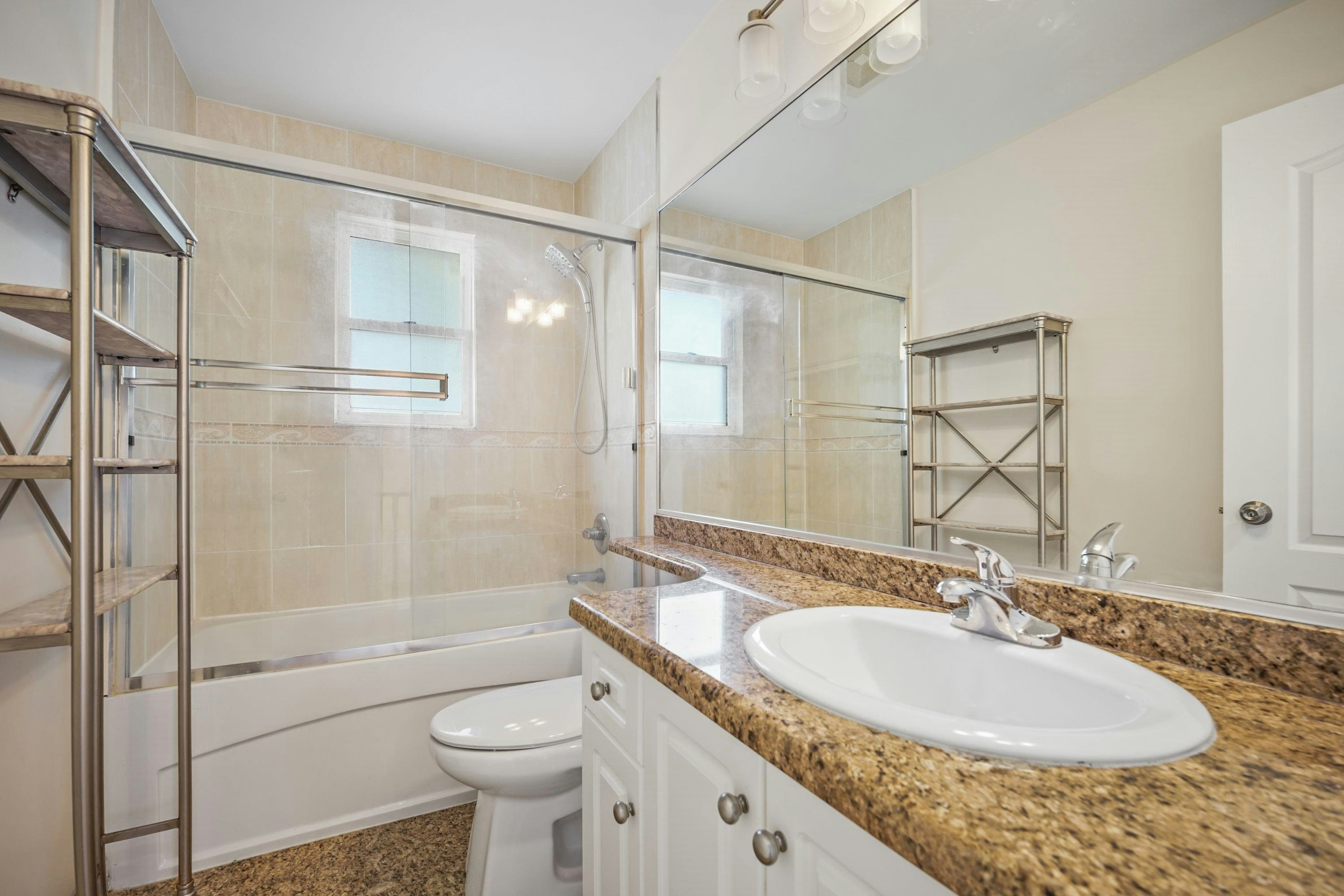 15554 Russell Avenue, Surrey, BC, V4B 2R3 - 24