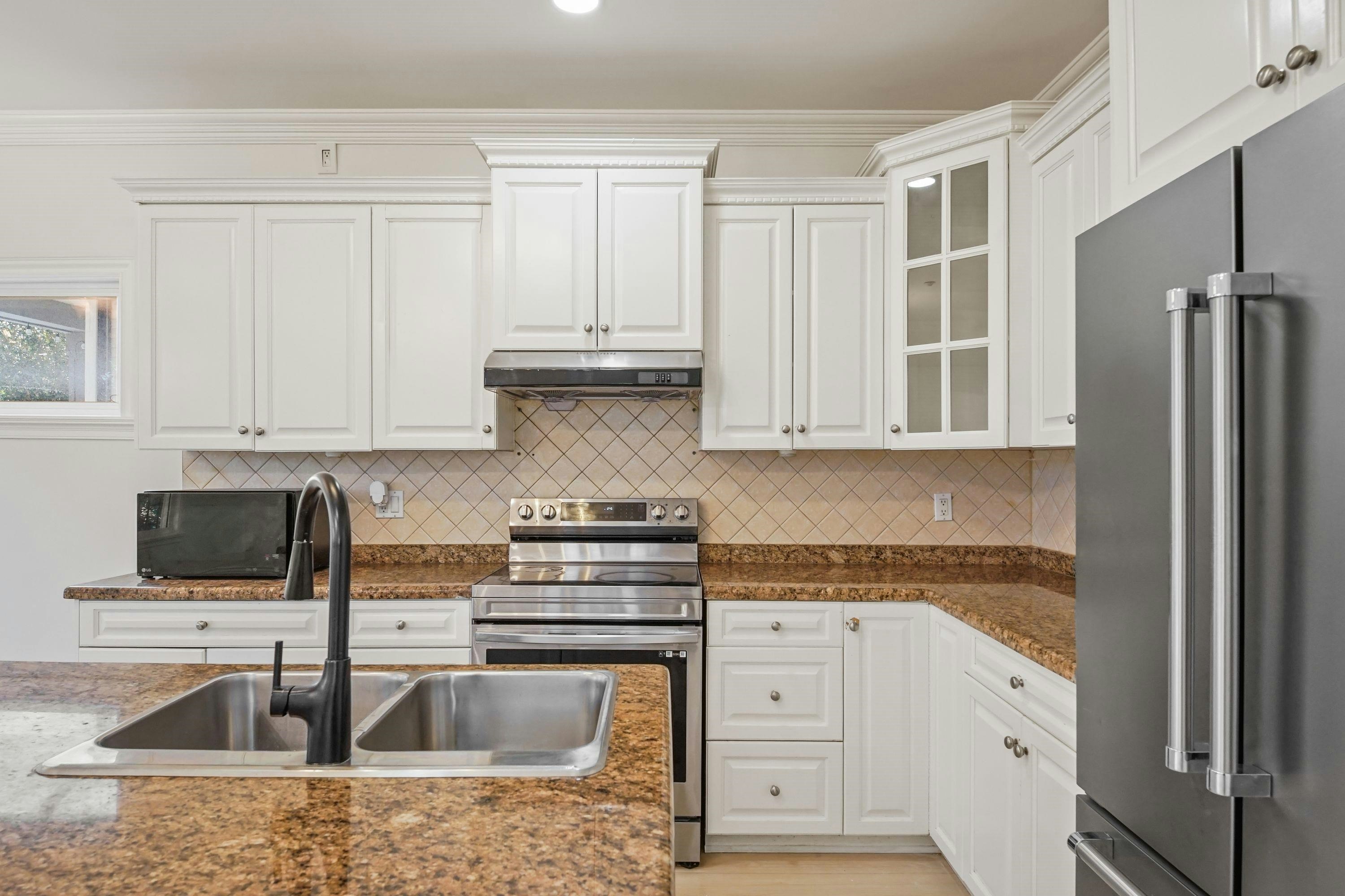 15554 Russell Avenue, Surrey, BC, V4B 2R3 - 10