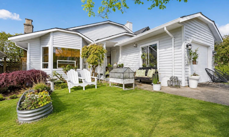 875 Porteau Place