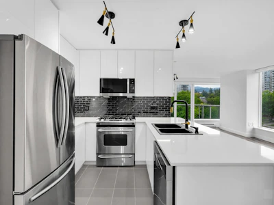 2508-651 Nootka Way - 4