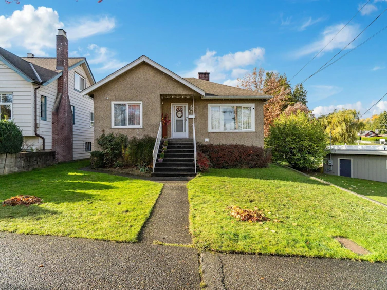 523 Kelly Street, New Westminster, BC, V3L 3V1