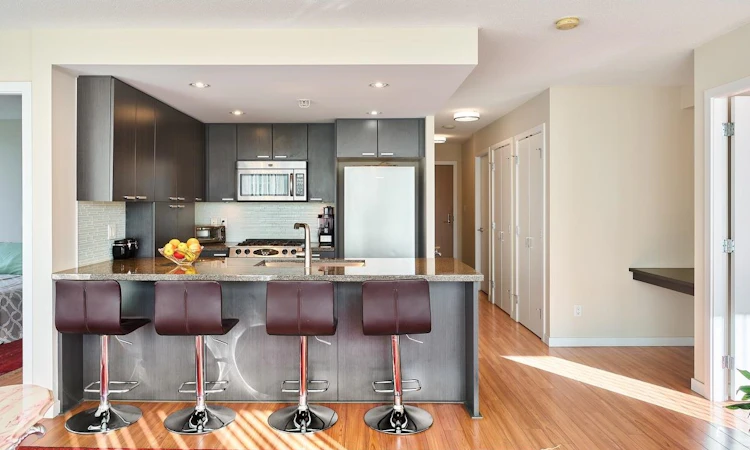 805-2232 Douglas Road