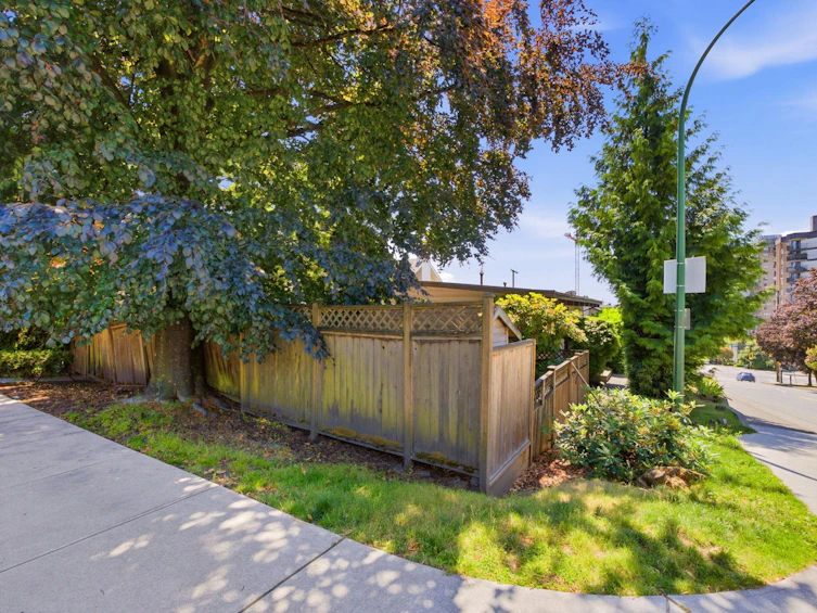 338-342 St. Georges Avenue, North Vancouver, BC, V7L 3G9 - 11