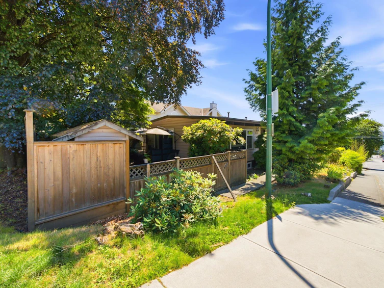 338-342 St. Georges Avenue, North Vancouver, BC, V7L 3G9 - 12