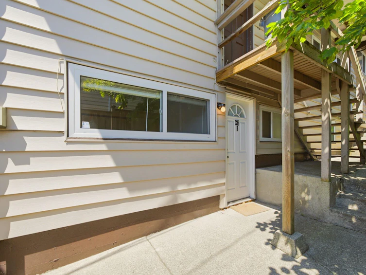 338-342 St. Georges Avenue, North Vancouver, BC, V7L 3G9 - 3