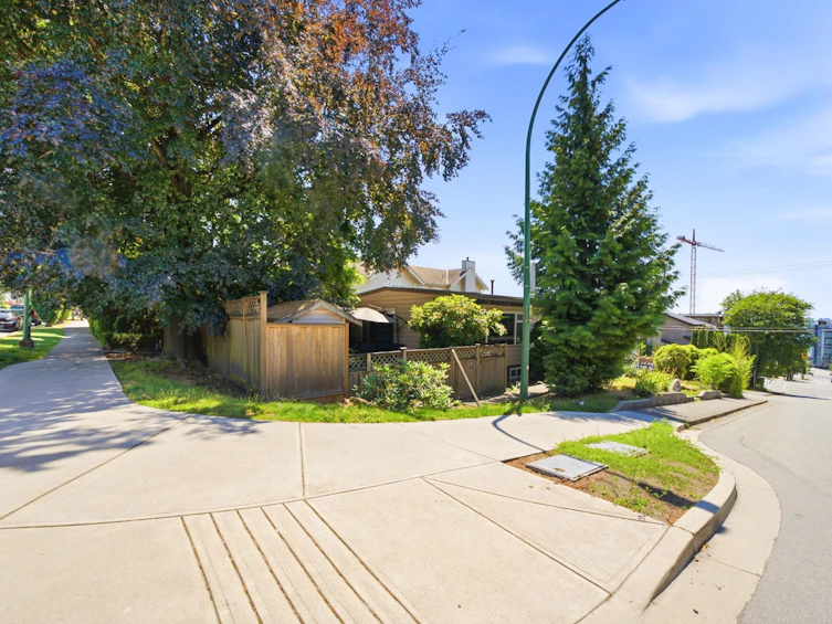 338-342 St. Georges Avenue, North Vancouver, BC, V7L 3G9 - 10