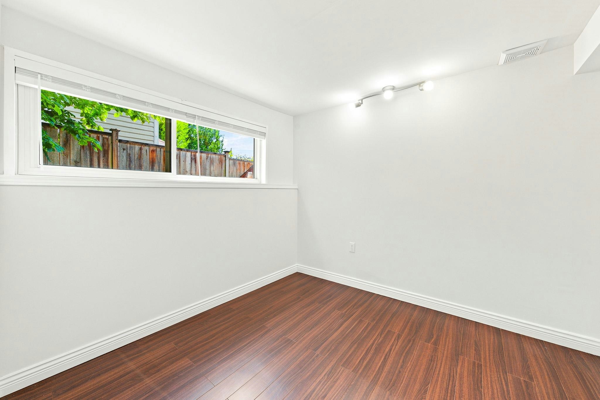 338-342 St. Georges Avenue, North Vancouver, BC, V7L 3G9 - 20