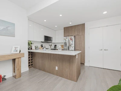 306-875 Gibsons Way - 3