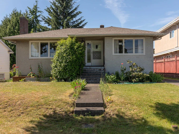 7759 14th Avenue, Burnaby, BC, V3N 2A8