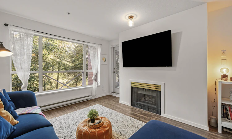 208-2551 Parkview Lane