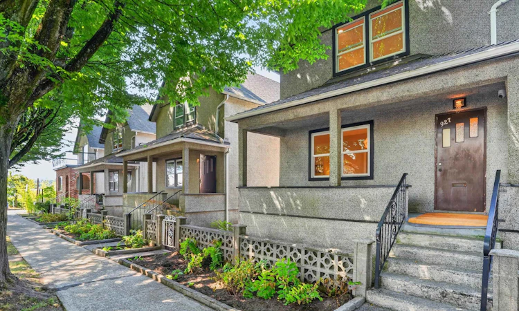 945-927 Princess Avenue