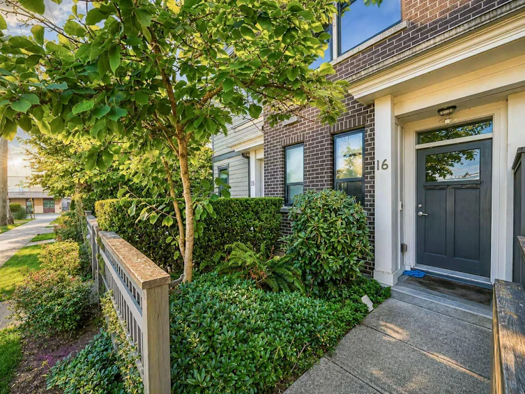 16-7039 Macpherson Avenue, Burnaby, BC, V5J 4N4 - 3