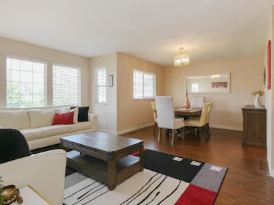 6084 185 Street - 3