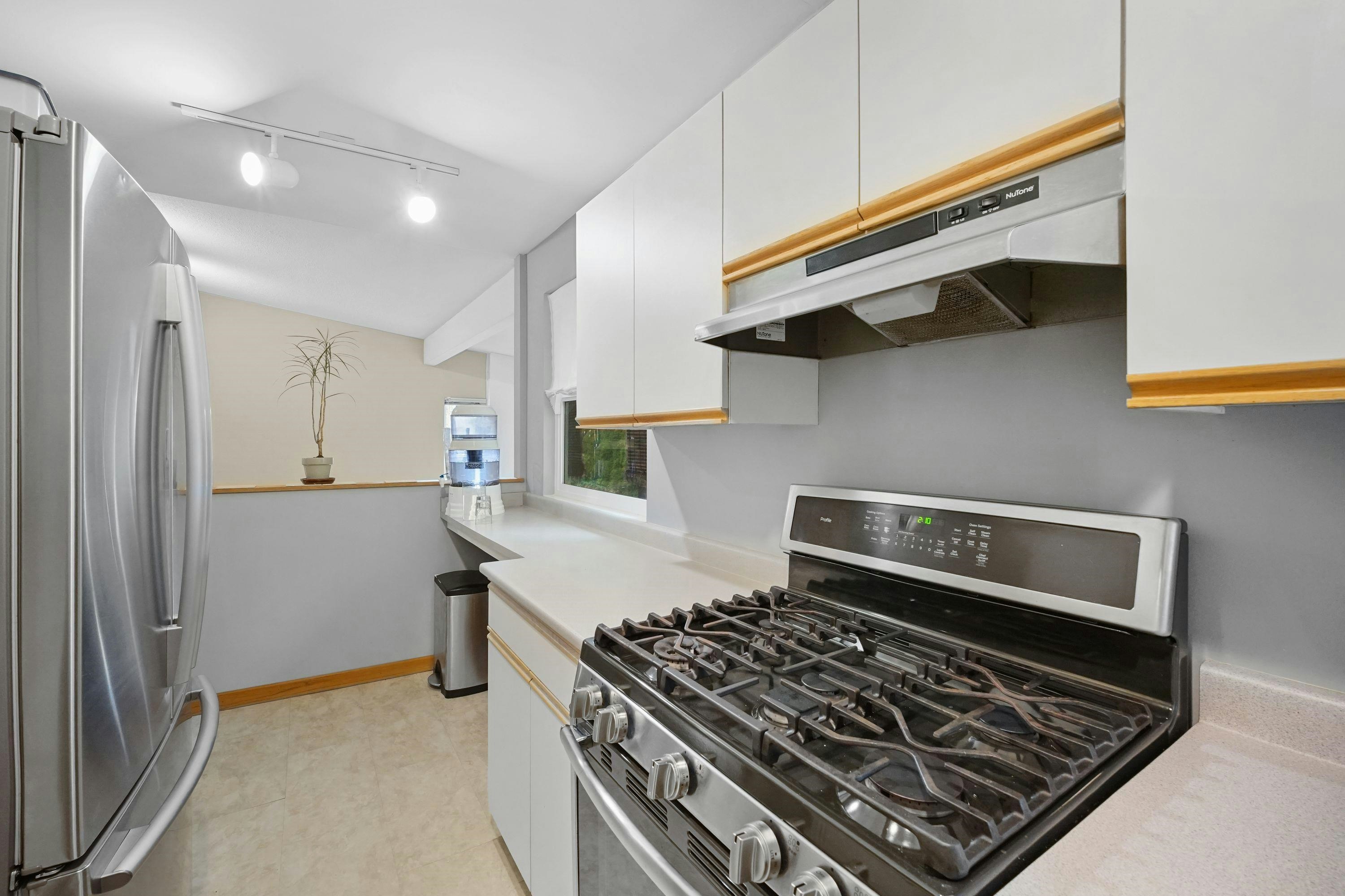 129 Roe Drive, Port Moody, BC, V3H 3M9 - 10
