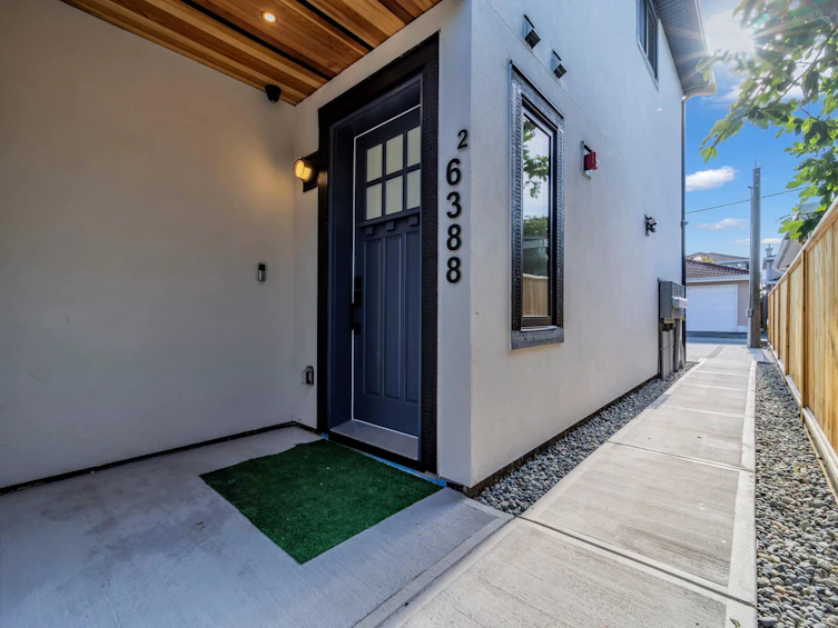 2-6388 Argyle Street, Vancouver, BC, V5P 3K3 - 2