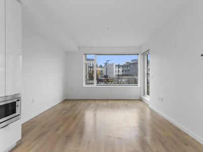 201-725 Marine Drive - 5