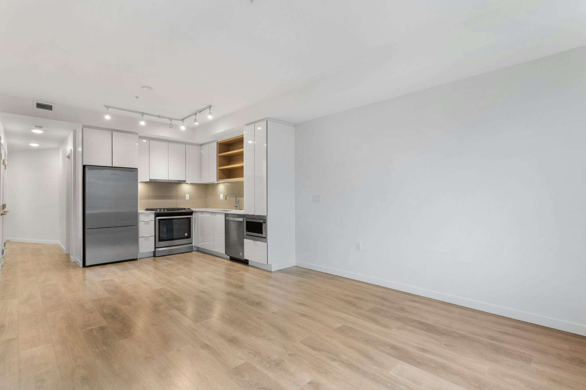 201-725 Marine Drive, North Vancouver, BC, V7M 0G2 - 9