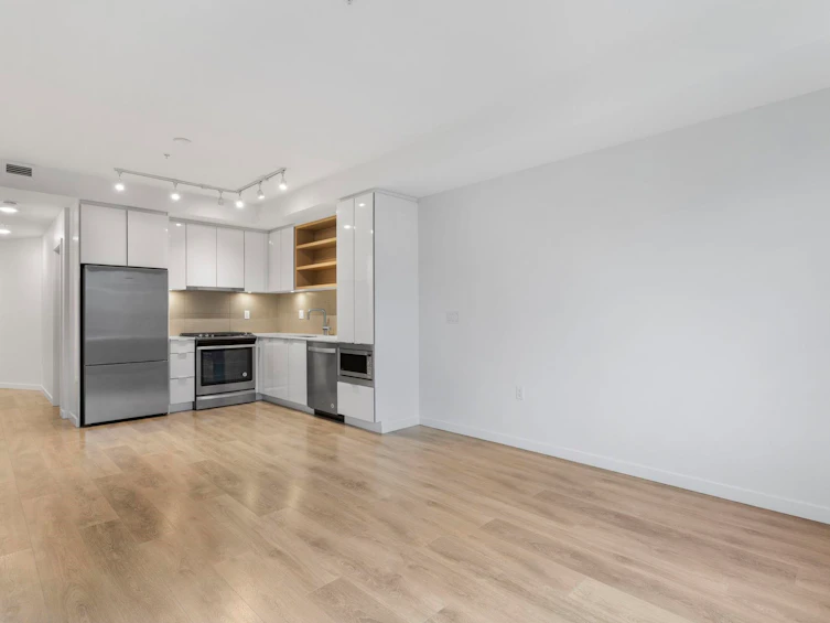 201-725 Marine Drive, North Vancouver, BC, V7M 0G2 - 9