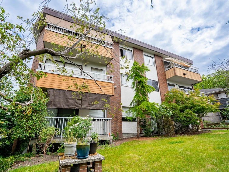 302-138 Templeton Drive, Vancouver, BC, V5L 4N3