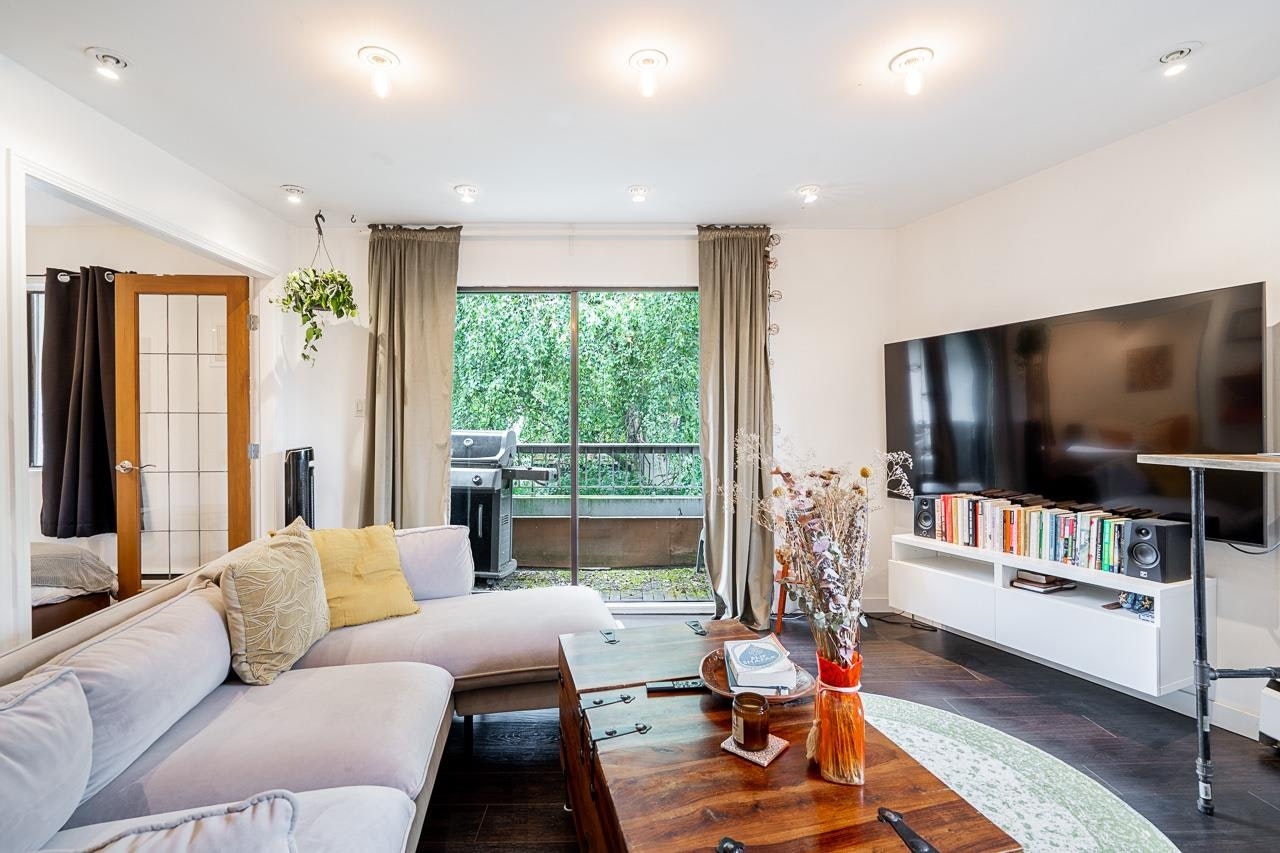 302-138 Templeton Drive, Vancouver, BC, V5L 4N3 - 8