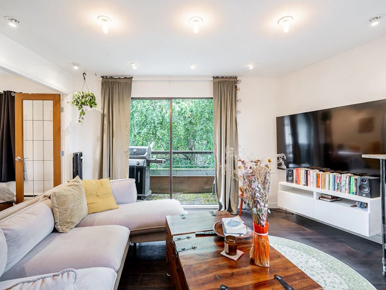 302-138 Templeton Drive, Vancouver, BC, V5L 4N3 - 8