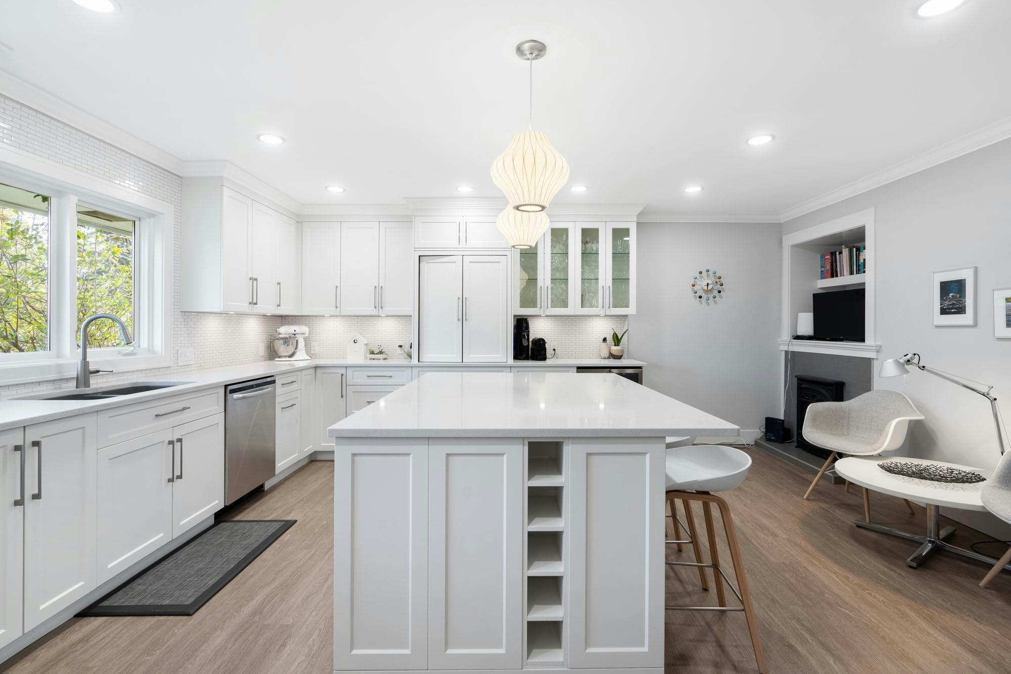 956 Belvista Crescent, North Vancouver, BC, V7R 2B4 - 13