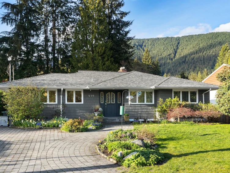 956 Belvista Crescent, North Vancouver, BC, V7R 2B4 - 2