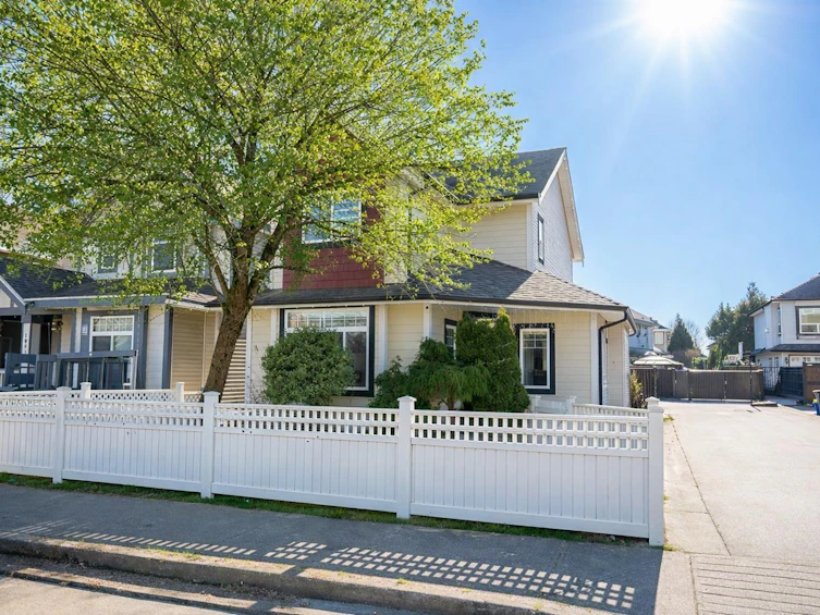 19914 73a Avenue, Langley, BC, V2Y 3J3 - 2