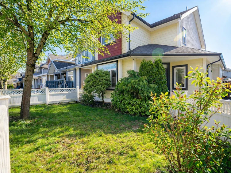 19914 73a Avenue, Langley, BC, V2Y 3J3