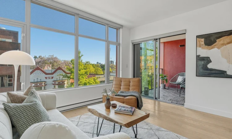 403-71 E Pender Street