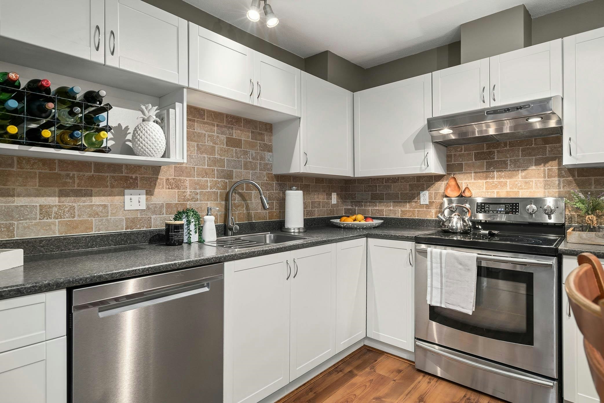 311-10188 155 Street, Surrey, BC, V3R 0R6 - 9