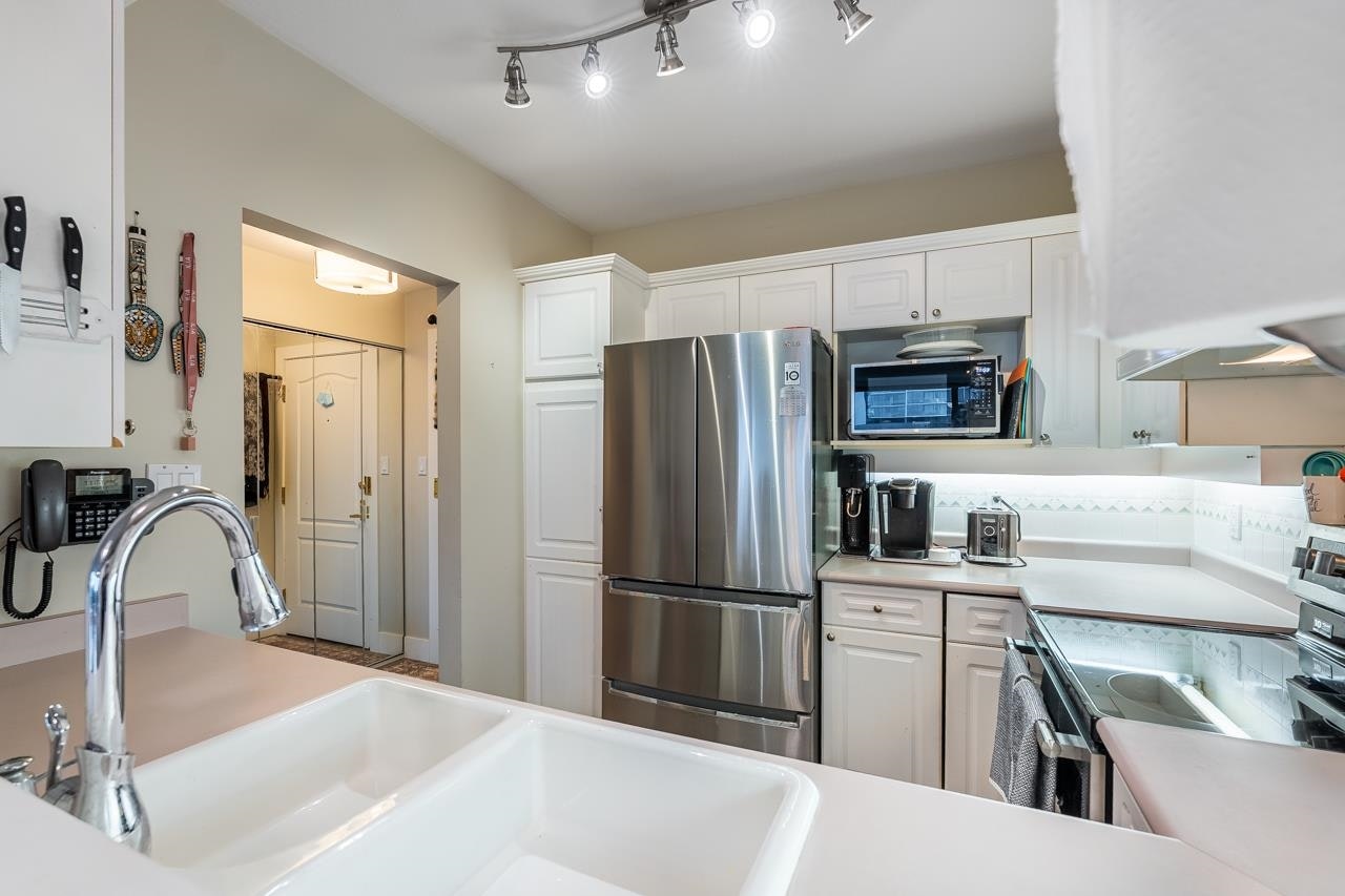903-140 E 14th Street, North Vancouver, BC, V7L 2N3 - 11