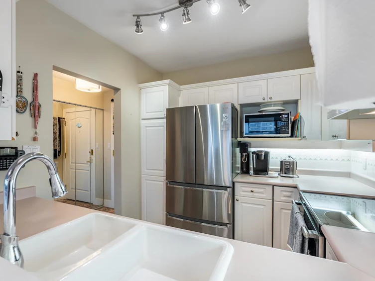 903-140 E 14th Street, North Vancouver, BC, V7L 2N3 - 11