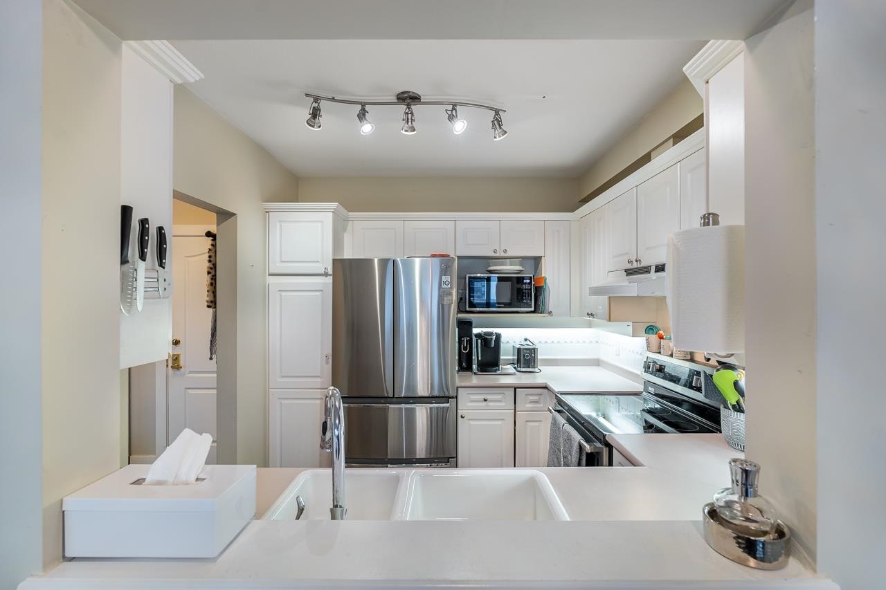 903-140 E 14th Street, North Vancouver, BC, V7L 2N3 - 9