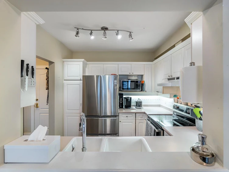 903-140 E 14th Street, North Vancouver, BC, V7L 2N3 - 9